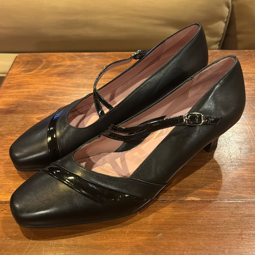 NWOT BEAUTIFEEL Black Leather Pumps 40 Israel Buckle Double Strap Patent 2” Heel